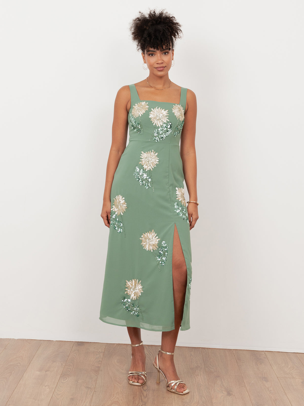 sage green midaxi dress Maya Dark Floral Embellished Square Neck with – Maya Deluxe DropShipOnly Color:Antique Metallic Gold a bar crawl that ZARA WOMAN $129 WHITE