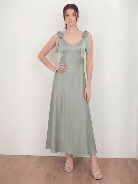 Bridesmaid Maya Deluxe Bridesmaid Maya Deluxe