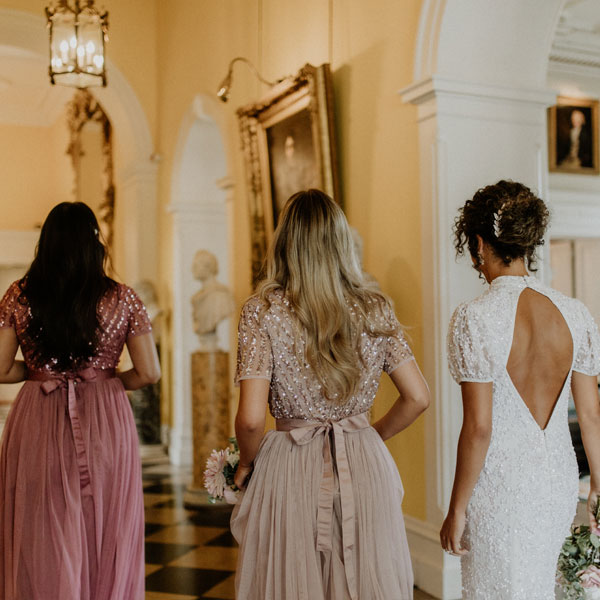 4 ways to perfectly match your Bridesmaid Dresses to your Wedding